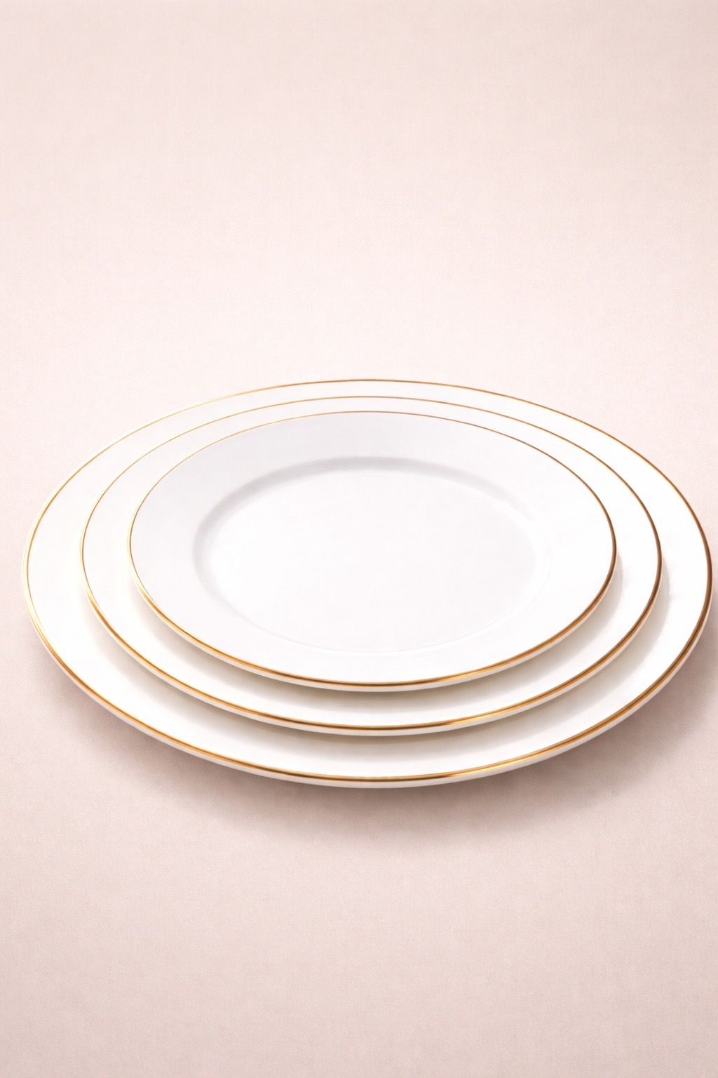 Set de 3 assiettes blanches avec bordure dorée