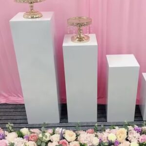 Trio de colonnes carrées blanches laquées