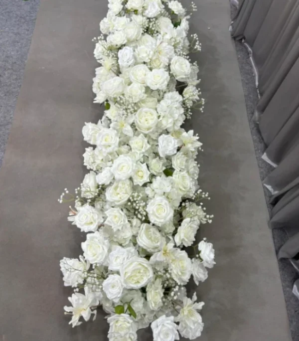 Chemin de fleurs blanc